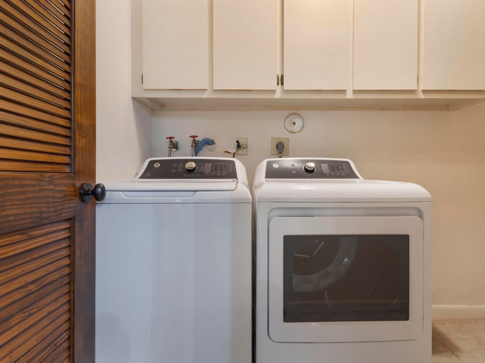 待售: $385,900 (2 贝兹, 2 浴室, 1581 平方英尺)