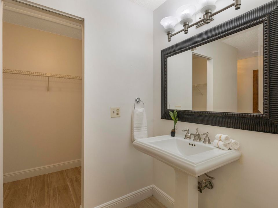 待售: $385,900 (2 贝兹, 2 浴室, 1581 平方英尺)