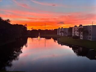 For Sale: $219,900 (1 beds, 1 baths, 717 Square Feet)