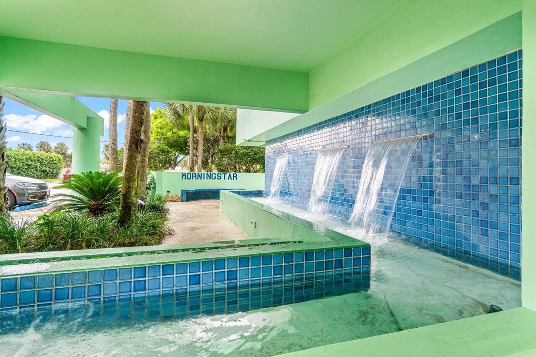 For Sale: $219,900 (1 beds, 1 baths, 717 Square Feet)