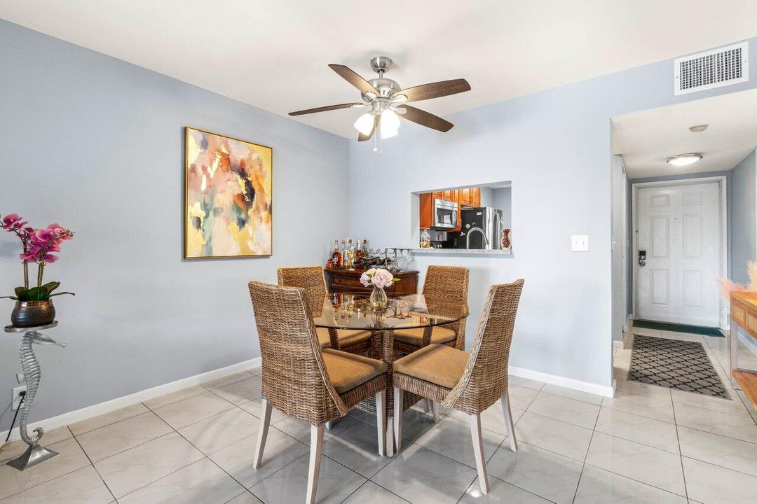 For Sale: $219,900 (1 beds, 1 baths, 717 Square Feet)