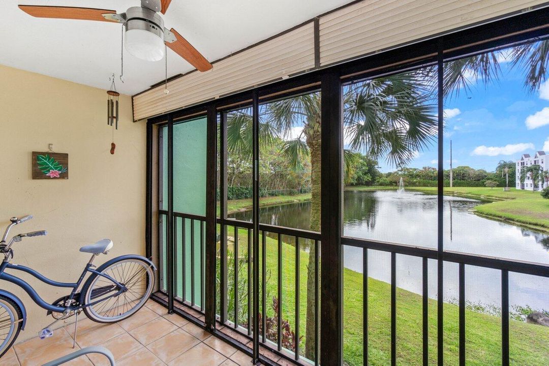 For Sale: $219,900 (1 beds, 1 baths, 717 Square Feet)