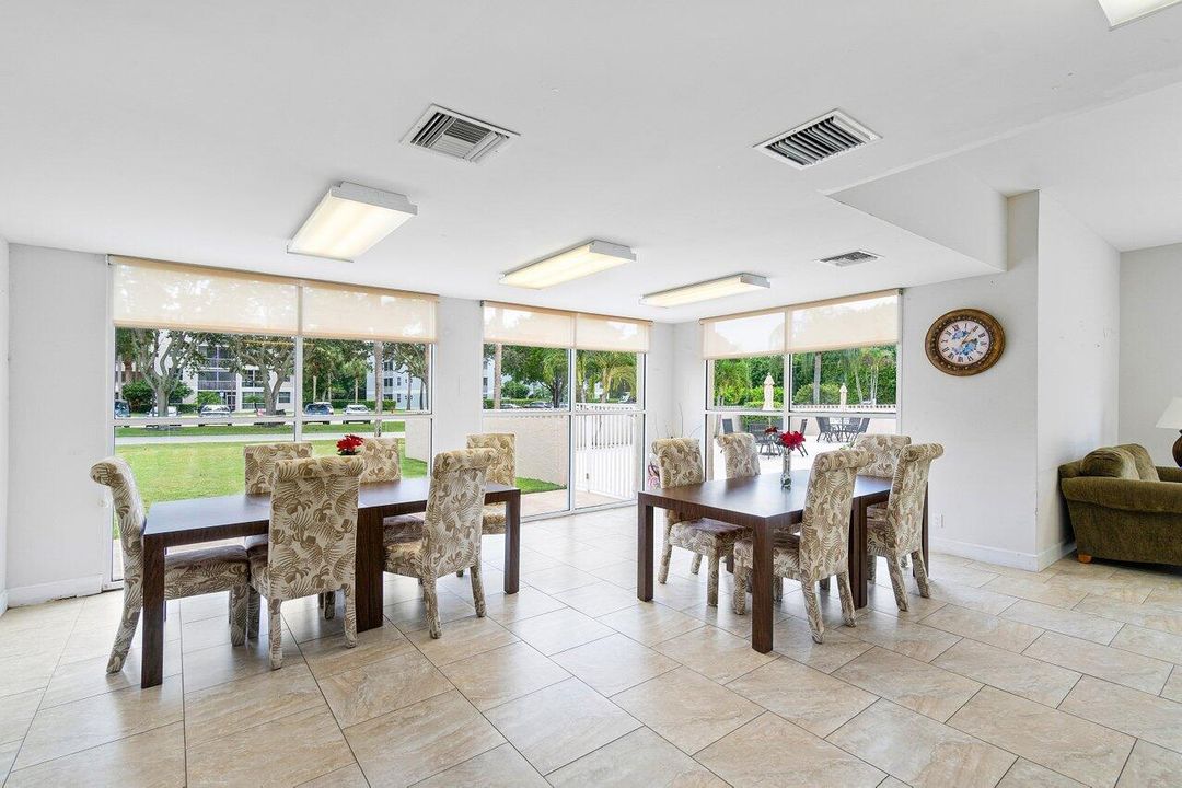 For Sale: $219,900 (1 beds, 1 baths, 717 Square Feet)