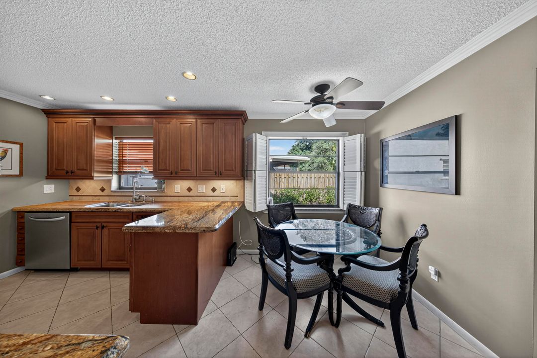 Под контрактом: $550,000 (3 спален, 2 ванн, 1927 Квадратных фут)