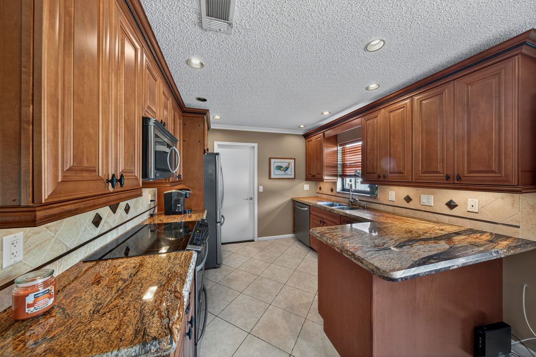 Под контрактом: $550,000 (3 спален, 2 ванн, 1927 Квадратных фут)