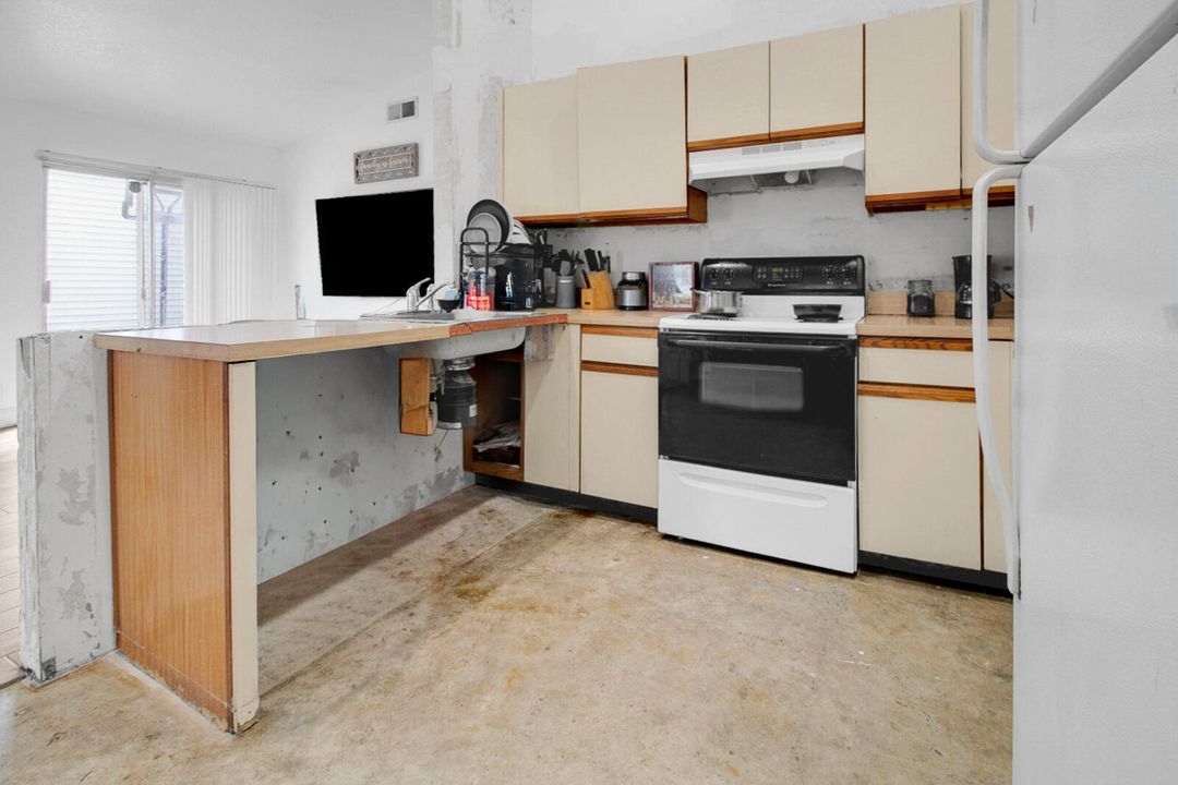 合同活跃: $414,900 (3 贝兹, 2 浴室, 1103 平方英尺)