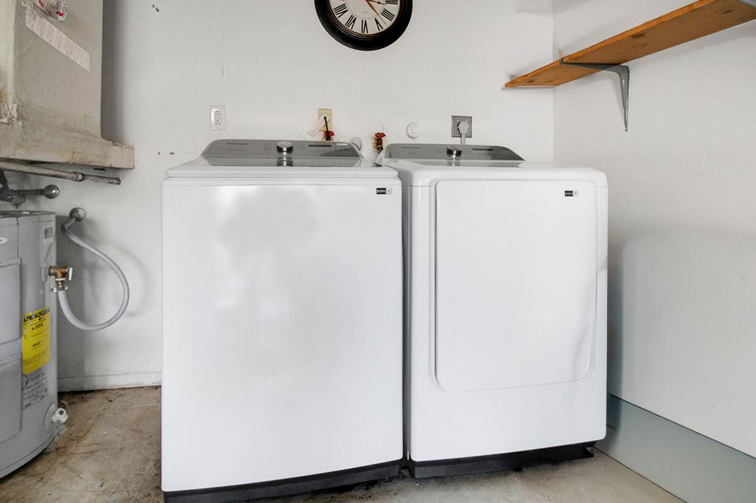 合同活跃: $414,900 (3 贝兹, 2 浴室, 1103 平方英尺)