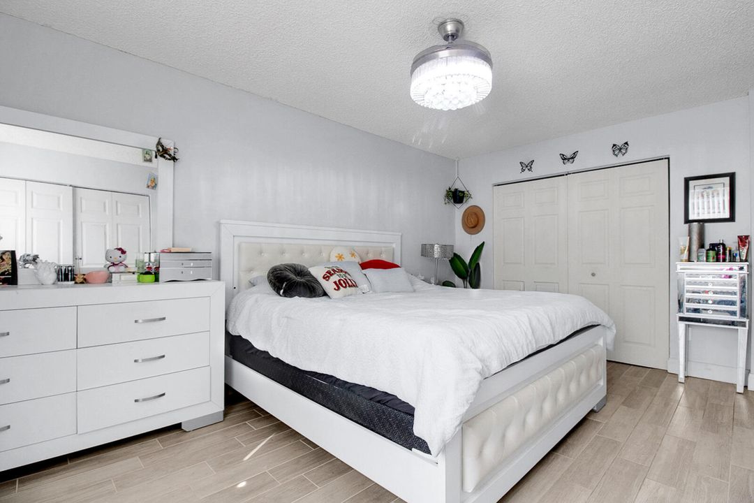 合同活跃: $414,900 (3 贝兹, 2 浴室, 1103 平方英尺)