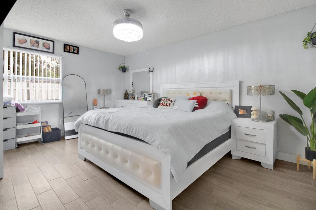 合同活跃: $414,900 (3 贝兹, 2 浴室, 1103 平方英尺)