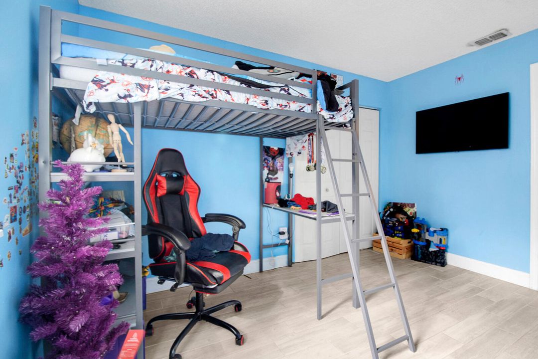 合同活跃: $414,900 (3 贝兹, 2 浴室, 1103 平方英尺)