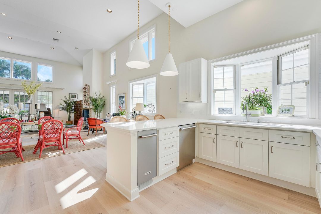 Activo con contrato: $1,995,000 (4 camas, 4 baños, 2732 Pies cuadrados)