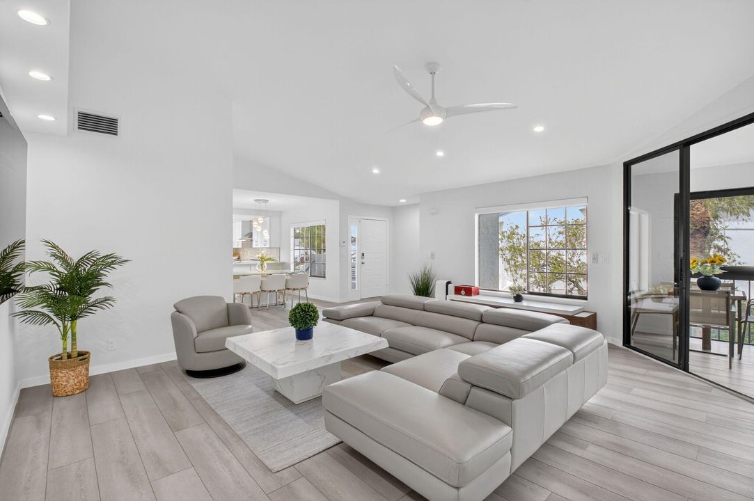 En Venta: $579,000 (2 camas, 2 baños, 1728 Pies cuadrados)