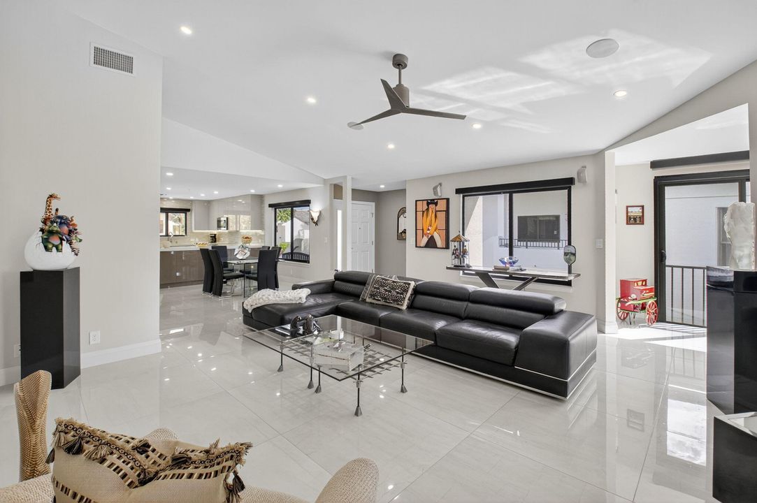 For Sale: $669,000 (2 beds, 2 baths, 1728 Square Feet)