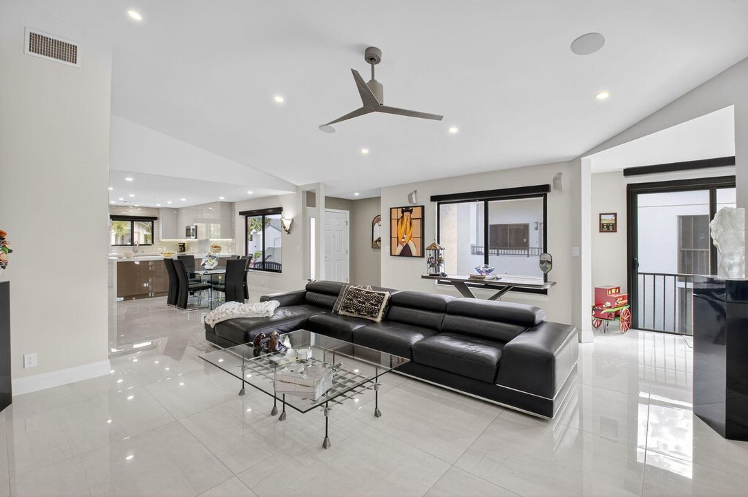 For Sale: $669,000 (2 beds, 2 baths, 1728 Square Feet)