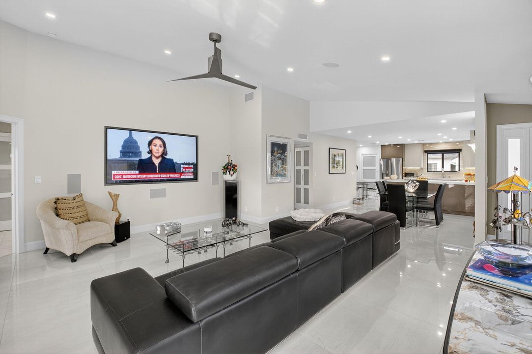 For Sale: $669,000 (2 beds, 2 baths, 1728 Square Feet)