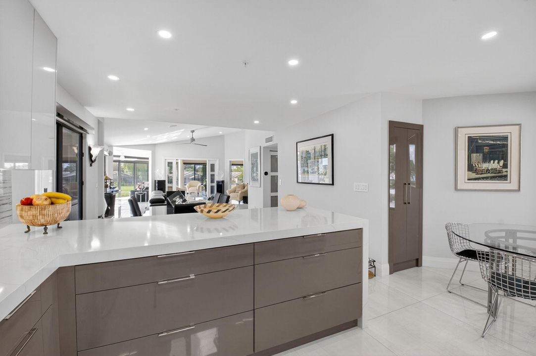 For Sale: $669,000 (2 beds, 2 baths, 1728 Square Feet)