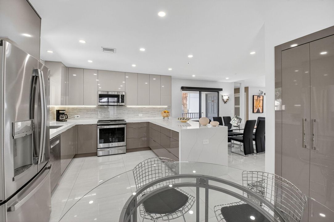 For Sale: $669,000 (2 beds, 2 baths, 1728 Square Feet)