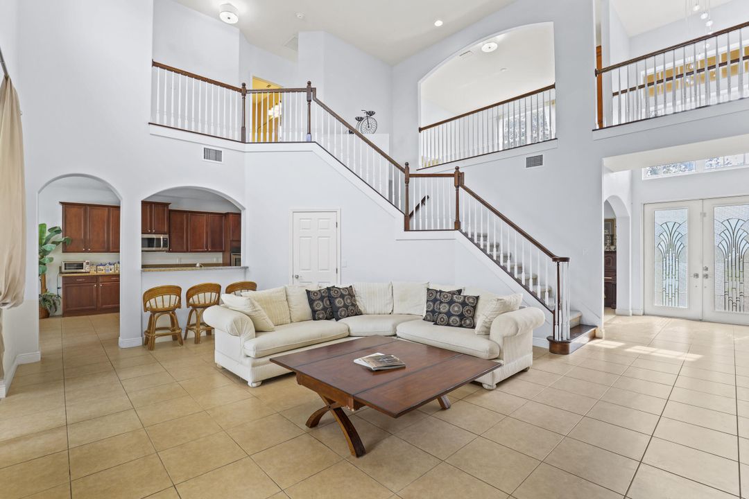 待售: $835,000 (6 贝兹, 4 浴室, 4363 平方英尺)