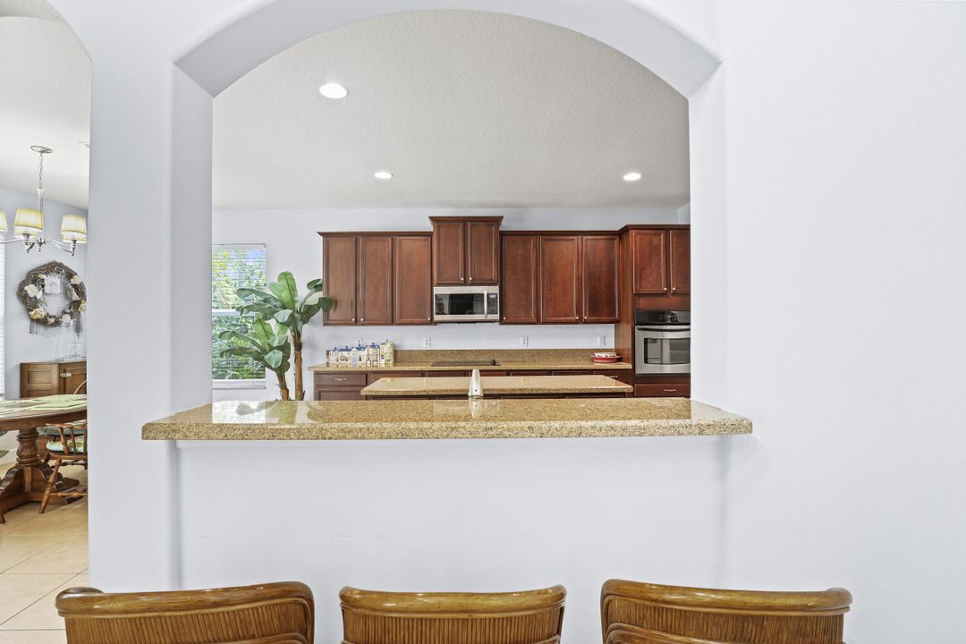 待售: $835,000 (6 贝兹, 4 浴室, 4363 平方英尺)