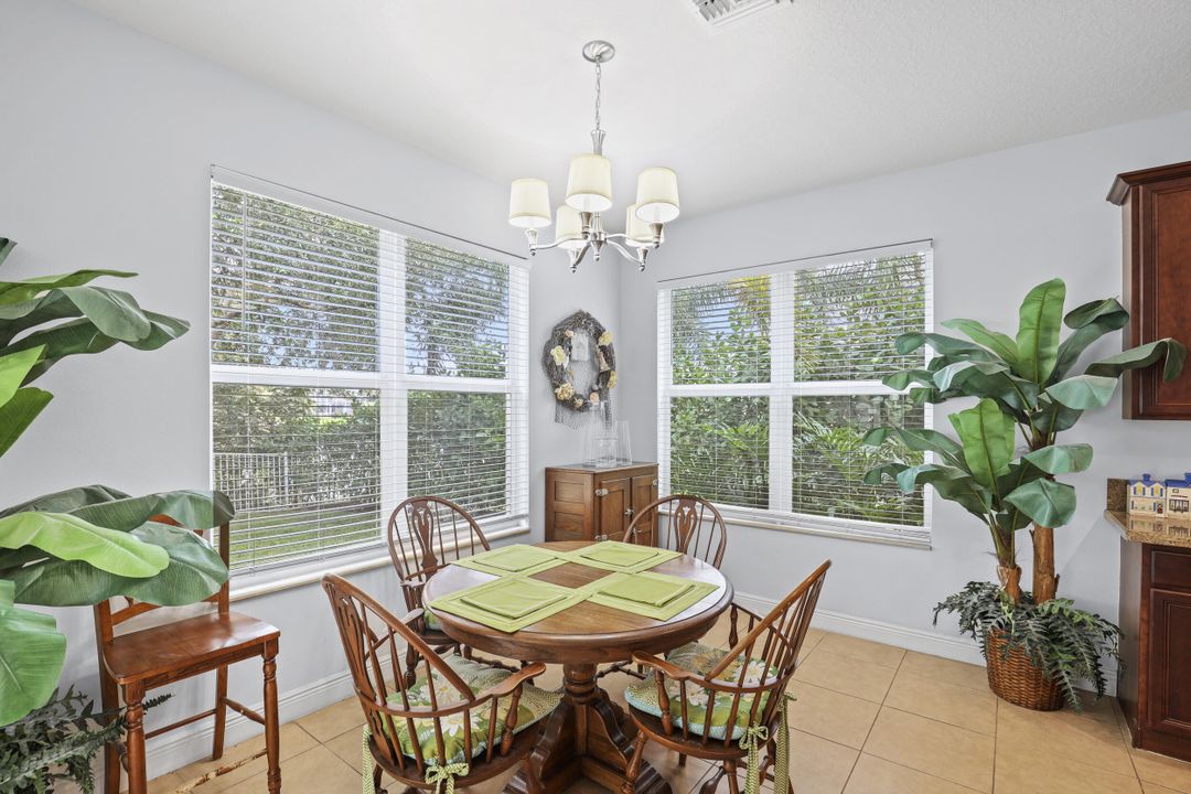 待售: $835,000 (6 贝兹, 4 浴室, 4363 平方英尺)