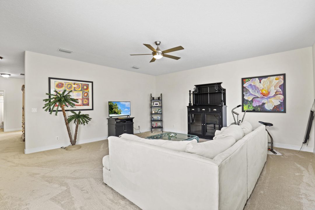 待售: $835,000 (6 贝兹, 4 浴室, 4363 平方英尺)