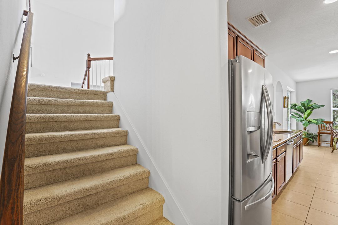 待售: $835,000 (6 贝兹, 4 浴室, 4363 平方英尺)