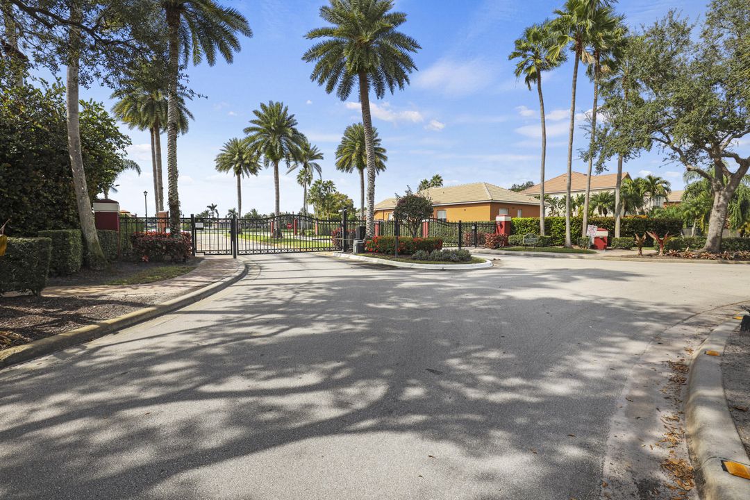 待售: $835,000 (6 贝兹, 4 浴室, 4363 平方英尺)