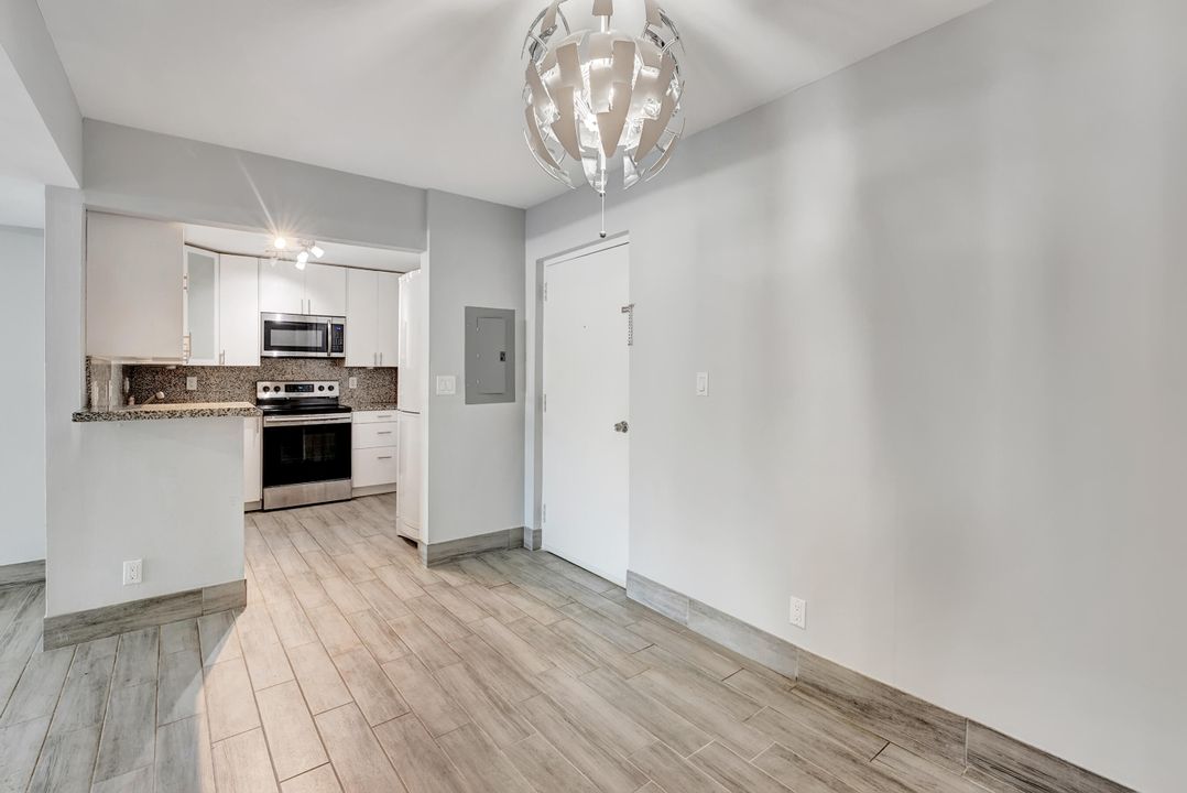 合同活跃: $2,099 (2 贝兹, 2 浴室, 936 平方英尺)