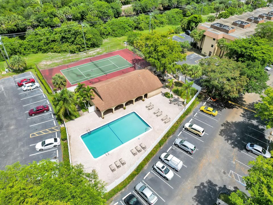 合同活跃: $2,099 (2 贝兹, 2 浴室, 936 平方英尺)