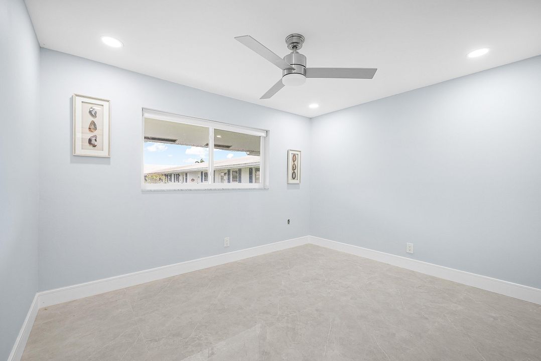 For Sale: $290,000 (2 beds, 2 baths, 901 Square Feet)