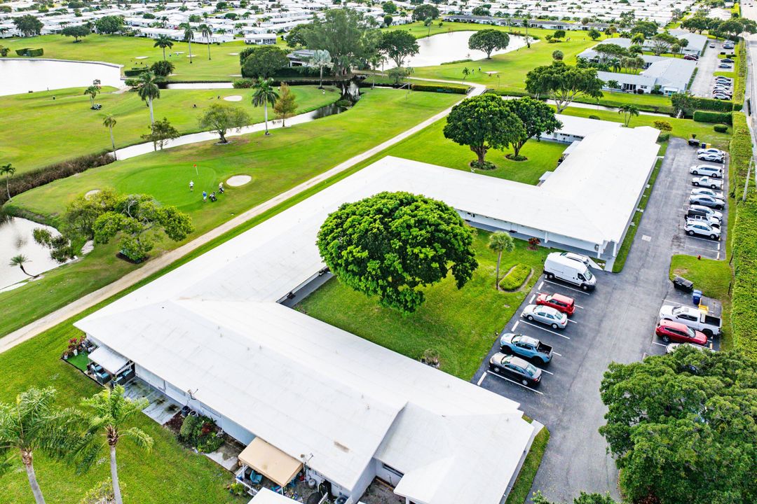 For Sale: $290,000 (2 beds, 2 baths, 901 Square Feet)