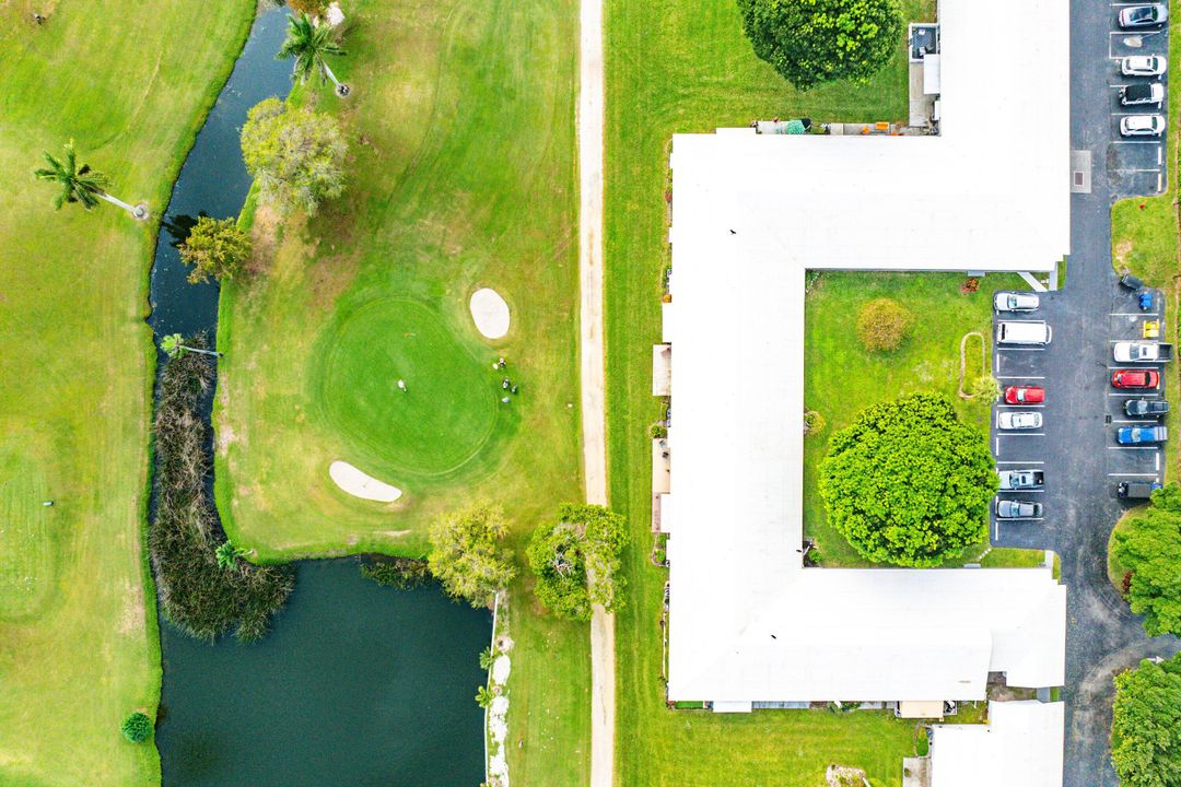 For Sale: $290,000 (2 beds, 2 baths, 901 Square Feet)