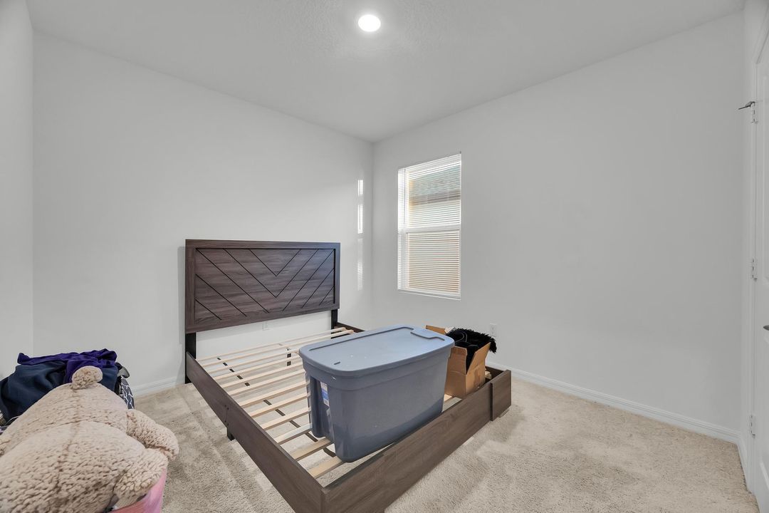 En Venta: $320,000 (4 camas, 2 baños, 1623 Pies cuadrados)