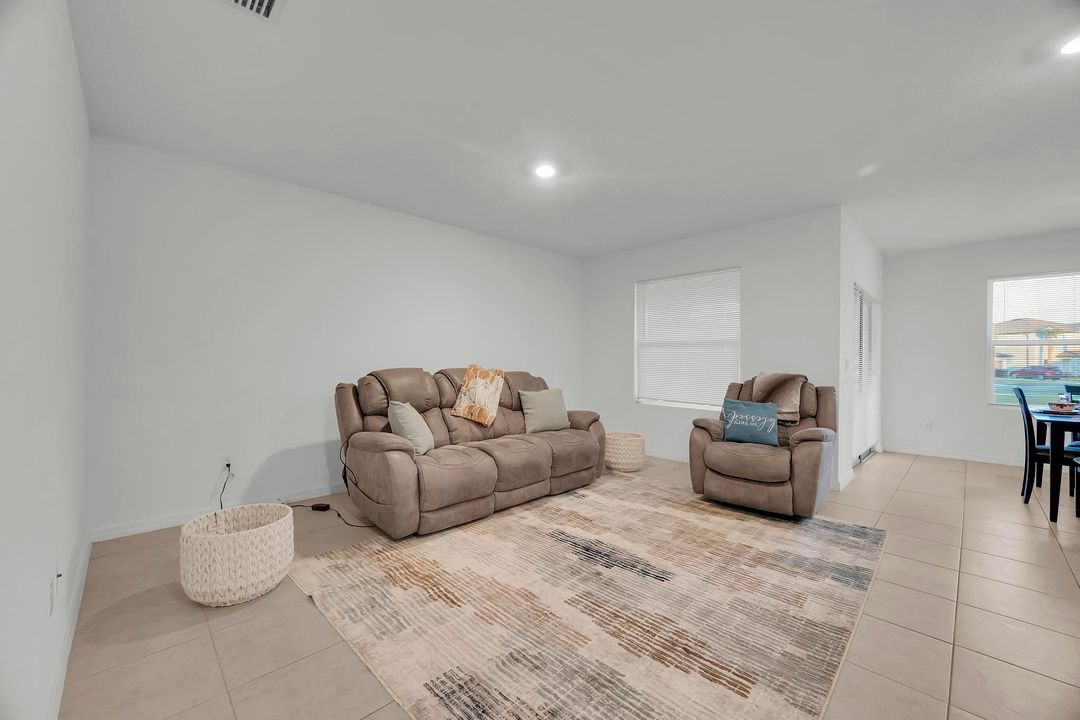 En Venta: $320,000 (4 camas, 2 baños, 1623 Pies cuadrados)