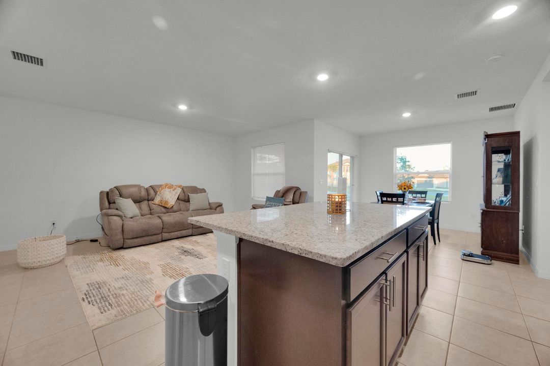 En Venta: $320,000 (4 camas, 2 baños, 1623 Pies cuadrados)