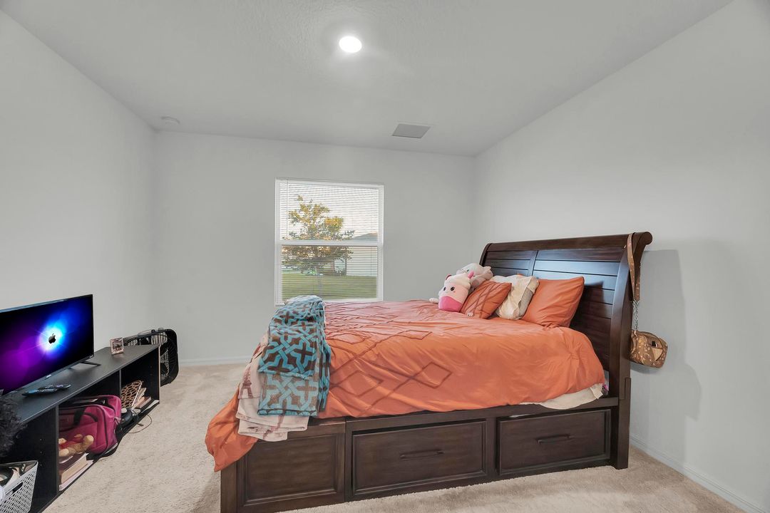 En Venta: $320,000 (4 camas, 2 baños, 1623 Pies cuadrados)