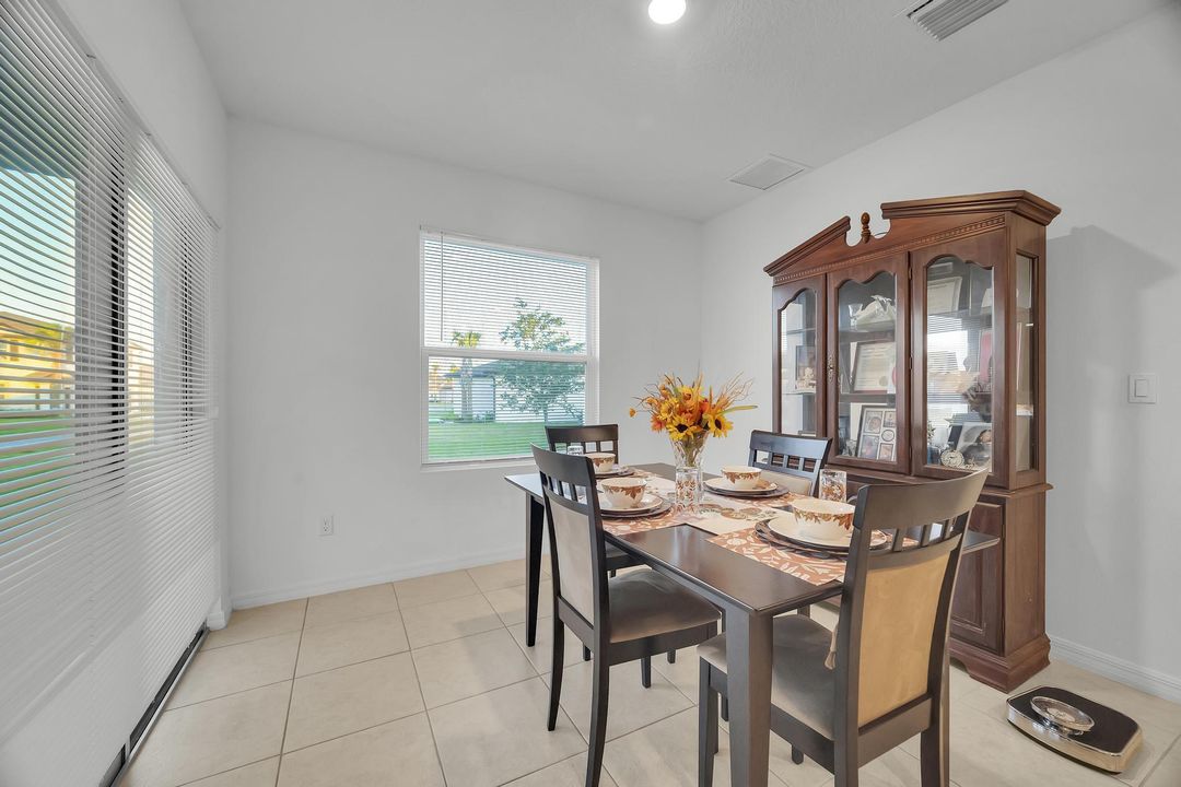 En Venta: $320,000 (4 camas, 2 baños, 1623 Pies cuadrados)