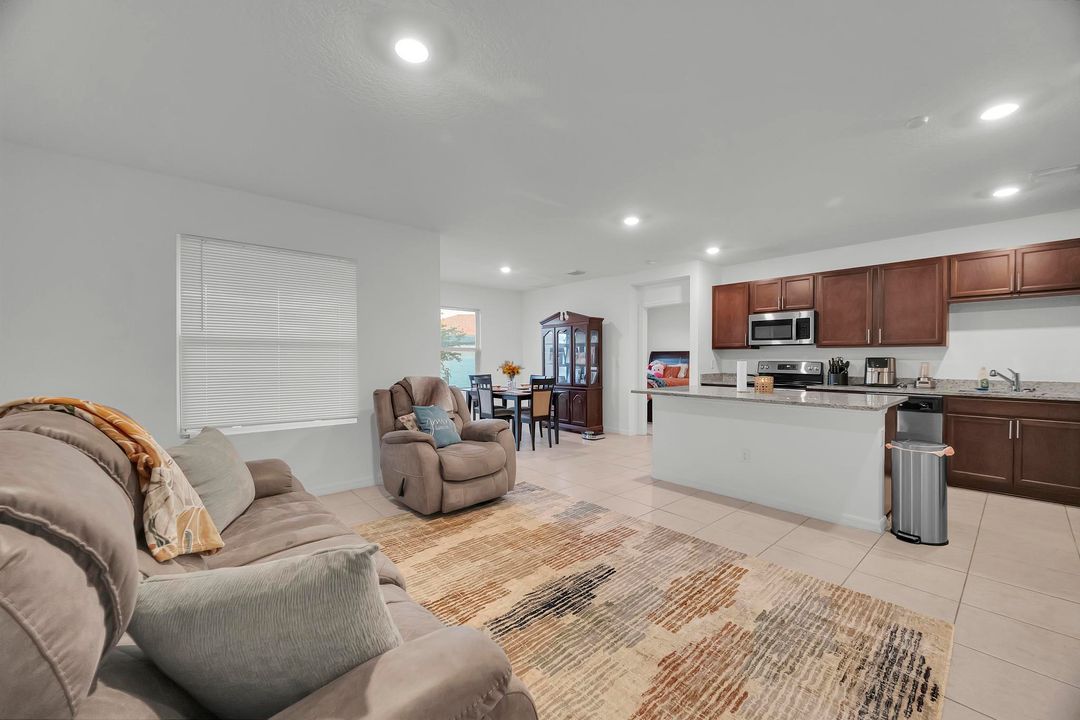 En Venta: $320,000 (4 camas, 2 baños, 1623 Pies cuadrados)