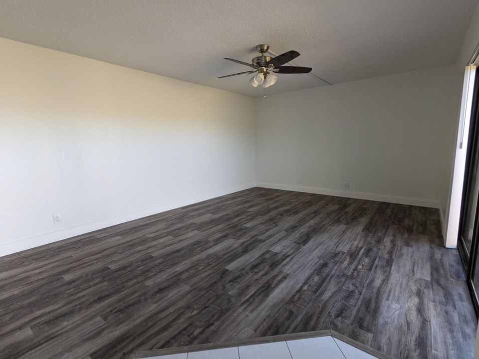 Active With Contract: $2,300 (2 beds, 2 baths, 1232 Square Feet)