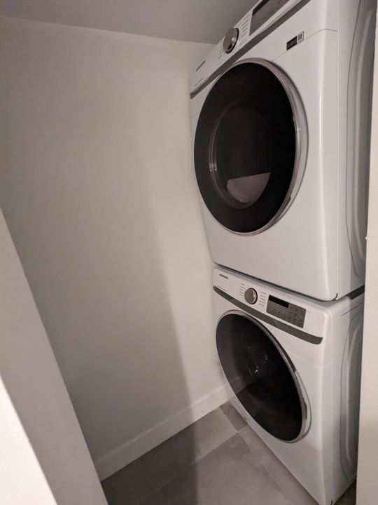 Active With Contract: $2,300 (2 beds, 2 baths, 1232 Square Feet)