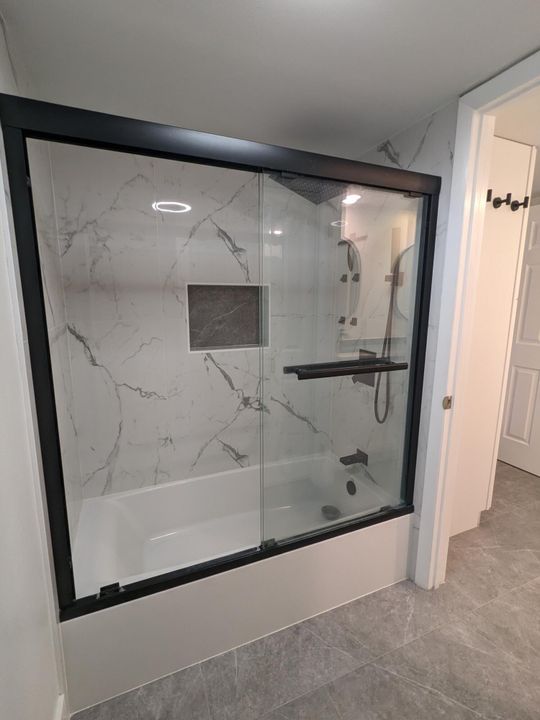 Active With Contract: $2,300 (2 beds, 2 baths, 1232 Square Feet)