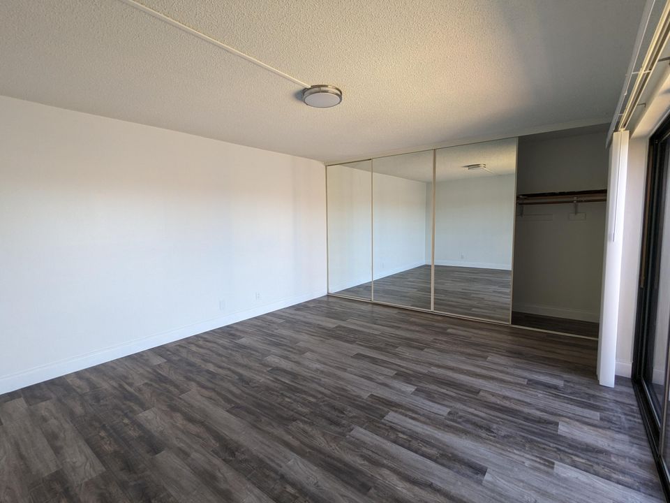 Active With Contract: $2,300 (2 beds, 2 baths, 1232 Square Feet)