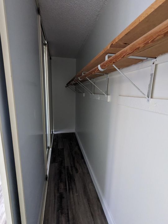 Active With Contract: $2,300 (2 beds, 2 baths, 1232 Square Feet)