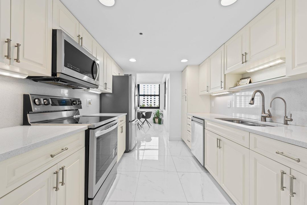 For Sale: $1,290,000 (3 beds, 2 baths, 1852 Square Feet)