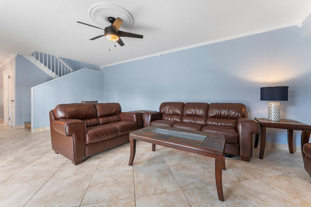 Под контрактом: $3,200 (2 спален, 2 ванн, 1188 Квадратных фут)