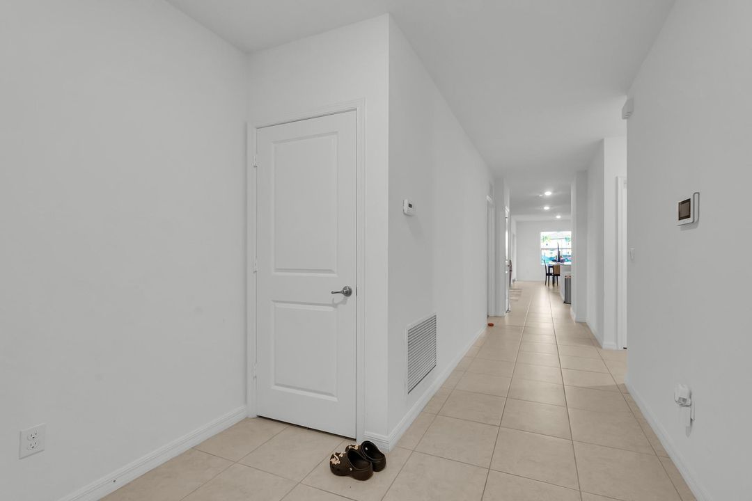 En Venta: $320,000 (4 camas, 2 baños, 1623 Pies cuadrados)