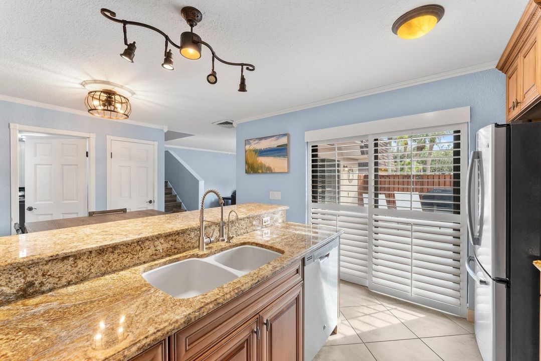 Под контрактом: $3,200 (2 спален, 2 ванн, 1188 Квадратных фут)