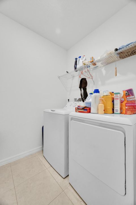 En Venta: $320,000 (4 camas, 2 baños, 1623 Pies cuadrados)