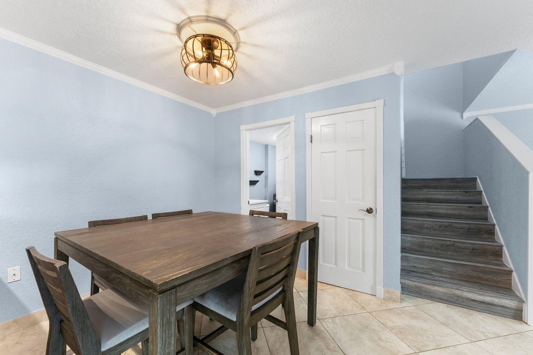 Под контрактом: $3,200 (2 спален, 2 ванн, 1188 Квадратных фут)