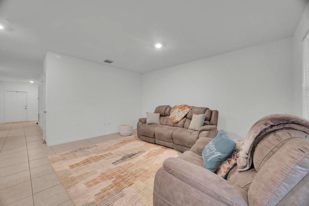 En Venta: $320,000 (4 camas, 2 baños, 1623 Pies cuadrados)